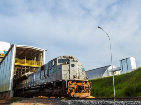 VLI investe R$ 600 milhões para operar transporte de carga geral na EFVM