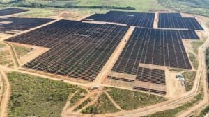 Planta de energia solar da Hochschild Mining, em Jaboticatubas (MG), garante produção de energia limpa e renovável equivalente ao consumo da Unidade Mara Rosa (GO)
