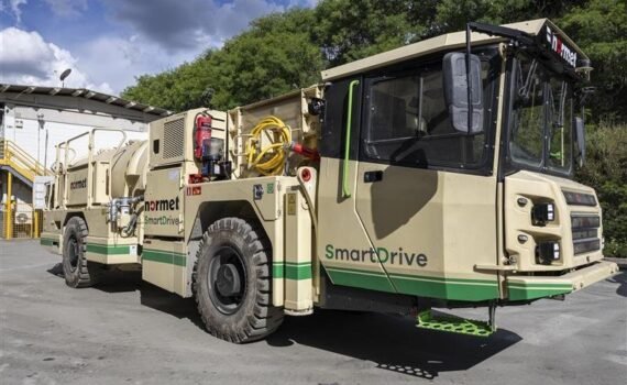 AngloGold testa primeira autobetoneira elétrica do Brasil em mina subterrânea